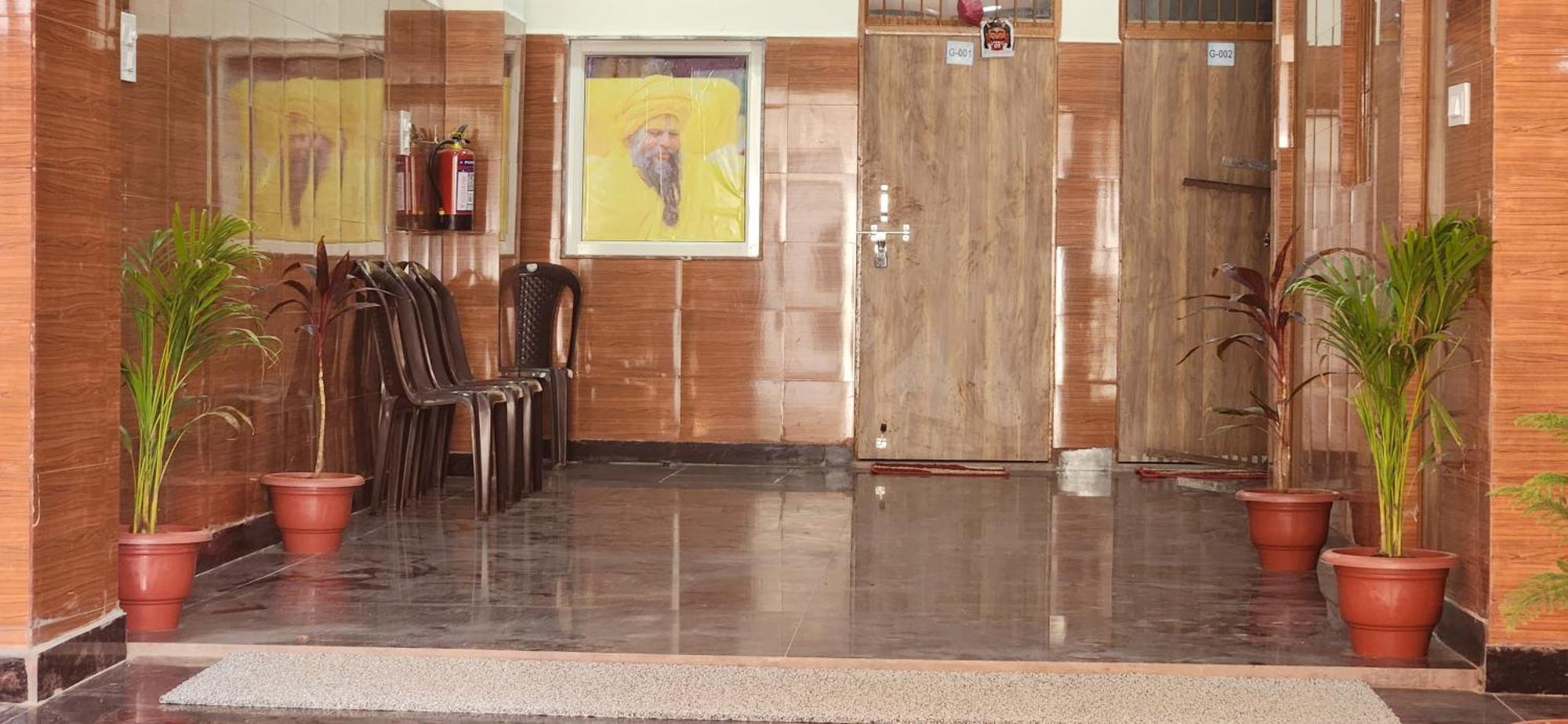 Shree Radha Rani Dham, Near Iskcon And Prem Mandir Hotel Vrindavan Bagian luar foto